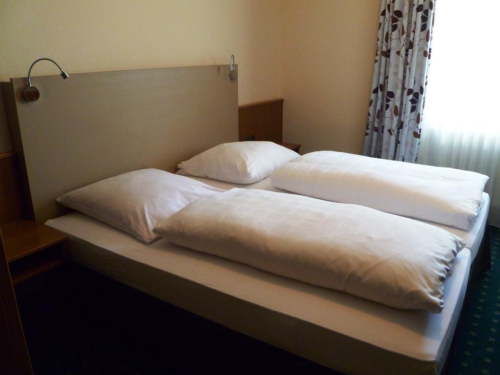 Gasthaus Zum Specht Hösbach Kamer foto